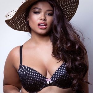 Meet your Posher, Daisy christina